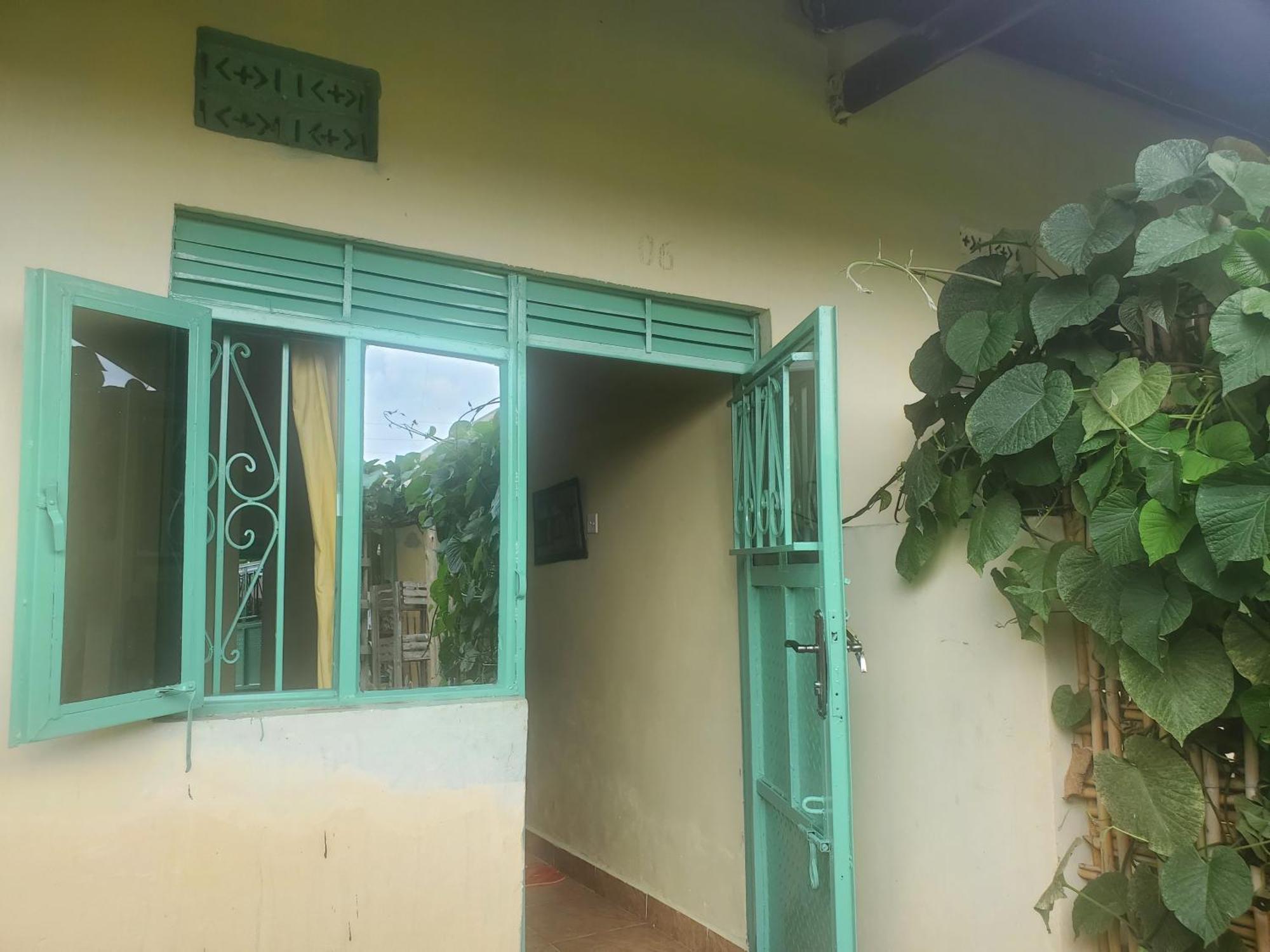 Gaia Eco Hub Bnb Fort Portal Exterior photo